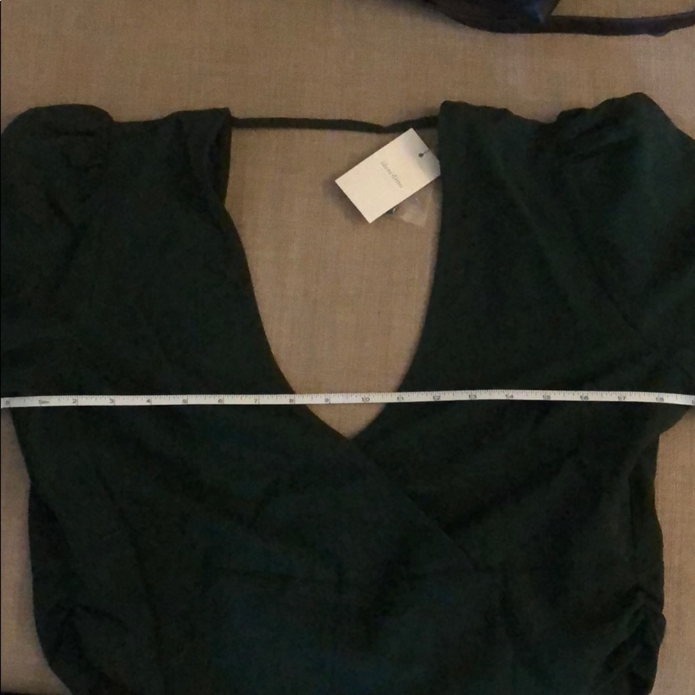 NWT Beautiful emerald green long sleeve crop top - Picture 9 of 9